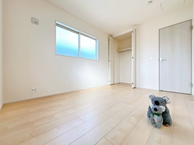 【洋室】 | 前橋市北代田町　新築住宅 | 広さはお子様の勉強部屋にも適した広さ！
勉強机や本棚などの家具を置いてもフリースペースも確保することができます。