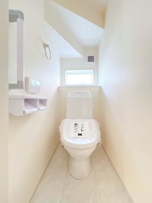 【トイレ】 | 前橋市北代田町　新築住宅 | 清潔感にあふれた空間と機能的な洗浄装置。毎日何度も使う場所だから快適に。便利に。