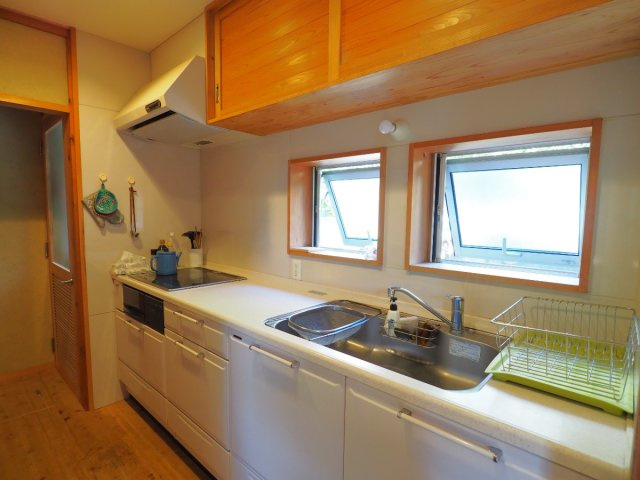 海まで徒歩５分！伝統工法建築の自然素材の家のキッチン