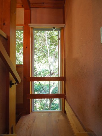 海まで徒歩５分！伝統工法建築の自然素材の家の内装