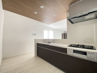 【キッチン】 | 南城市玉城糸数3期（全4棟）1号棟 | 1号棟　使いやすいシステムキッチン♪