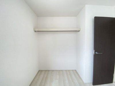 【収納】 | 南城市玉城糸数3期（全4棟）1号棟 | 1号棟　洋室6帖＋CL付き♪