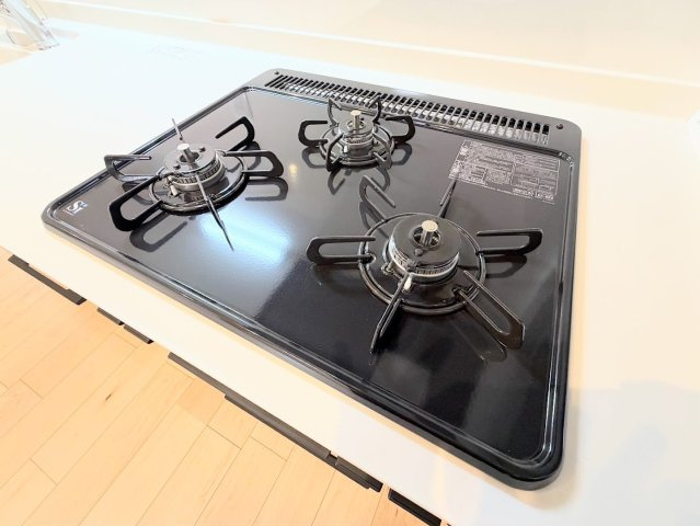 【キッチン】 | 長津田団地2号棟 | ◆家族分の料理も効率よく作れる3口コンロ付きです。
