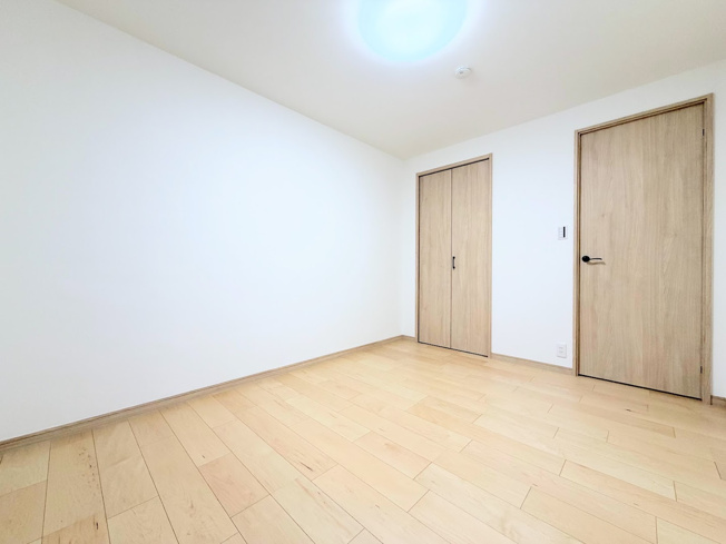【洋室】 | 長津田団地2号棟 | ◆使い勝手の良い収納スペースが暮らしをサポートします。