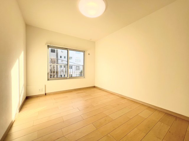 【洋室】 | 長津田団地2号棟 | ◆家具の配置がしやすいシンプルな洋室空間です。