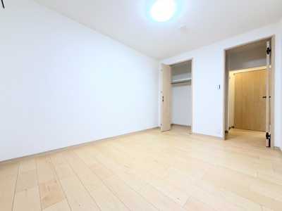 【洋室】 | 長津田団地2号棟 | ◆感性を育むプライベートルームはシンプルでスマートな空間。好みの空間で読書をしたり、音楽を聞いたりと一人の時間も充実したものにできます。
