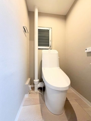 【トイレ】 | 長津田団地2号棟 | ◆シンプルで清潔感ある空間は、どなたでも安心して利用できます。
【モデルルーム写真】