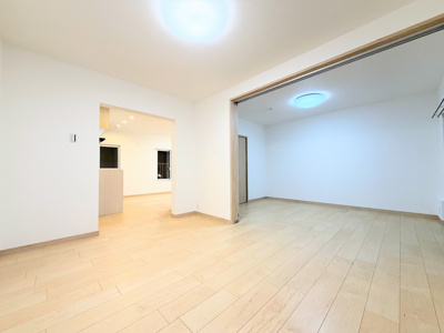 【居間・リビング】 | 長津田団地2号棟 | ◆リフォーム済みの室内はどこも清潔で、新生活をすぐに始められます。
