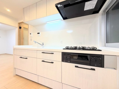 【キッチン】 | 長津田団地2号棟 | ◆リフォーム済みの清潔感あるキッチンで毎日の料理を快適に楽しめます。
【モデルルーム写真】※食洗器は付きません。