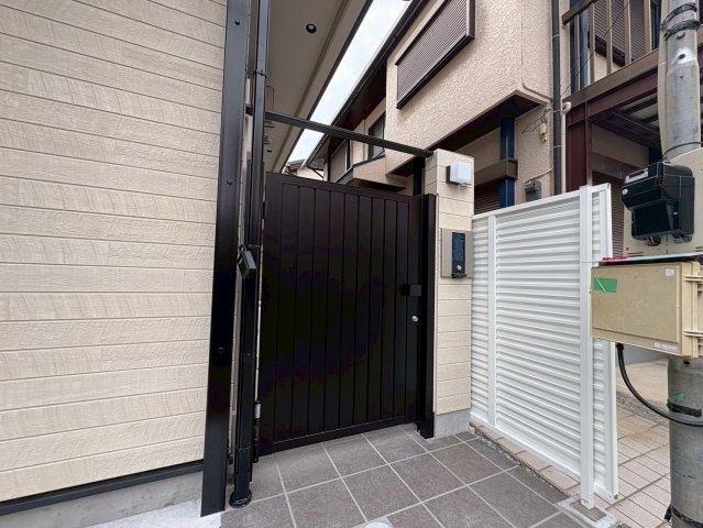 ピネーロ市川の玄関