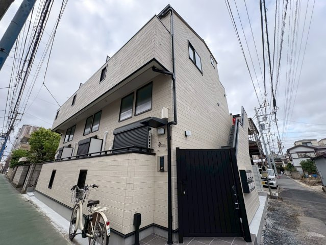 ピネーロ市川の外観