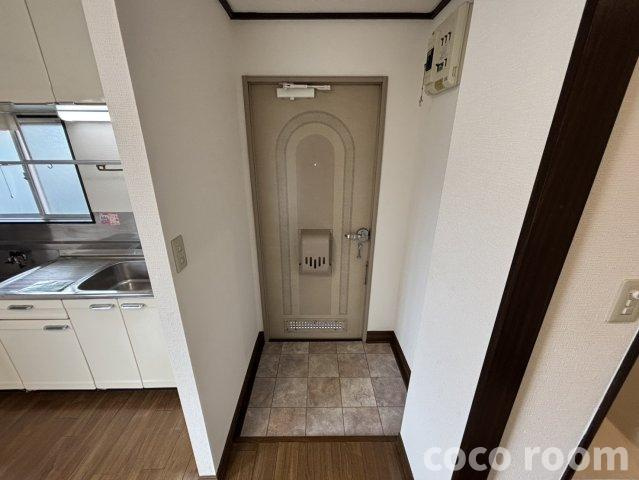 ハイツスルガの玄関