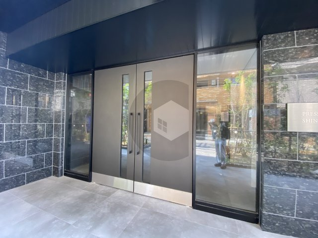 プレサンス新深江ディレットのエントランス