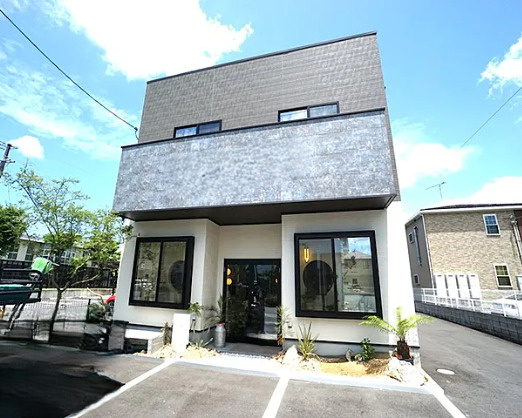 近江八幡市出町の店舗一部の外観