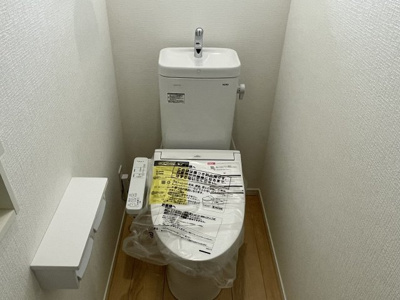 【トイレ】 | 【新築戸建て】秋田市新藤田第1　2号棟 | 1階・2階にトイレ完備、シャワートイレ・暖房便座