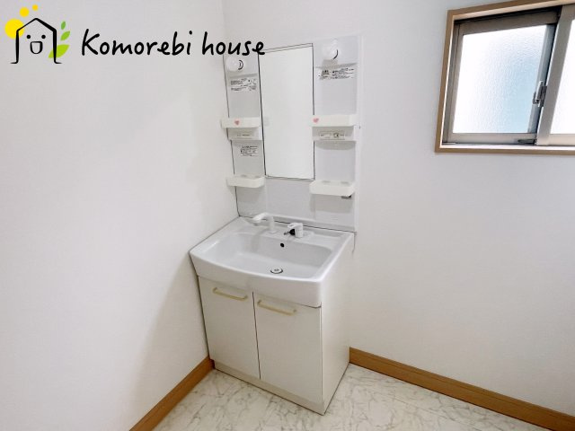 鴻巣市宮地　中古一戸建ての独立洗面台|10/3　撮影済み