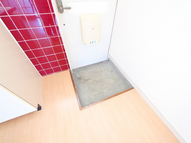 ドミール学園前の玄関|明るい玄関です