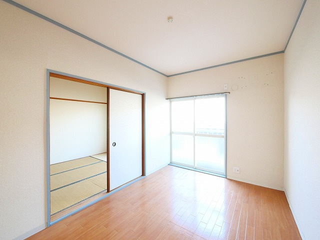 ドミール学園前の洋室|広々とした洋室です