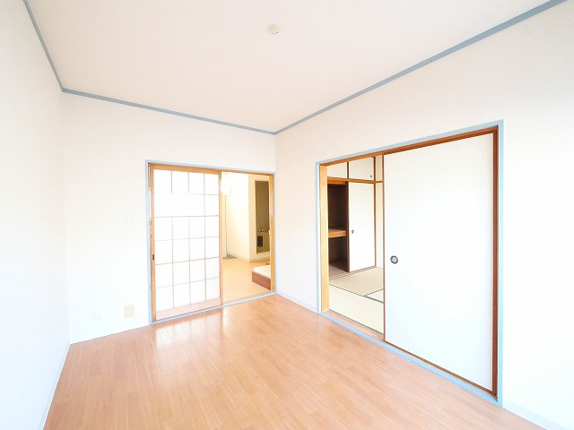 ドミール学園前の洋室|落ち着いた色調の洋室です