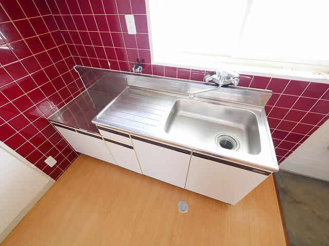 ドミール学園前のキッチン|コンパクトなキッチンで掃除もラクラク