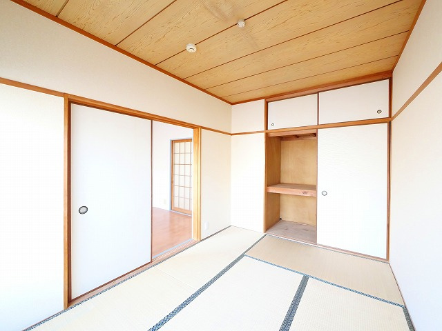 ドミール学園前の和室|明るい和室です