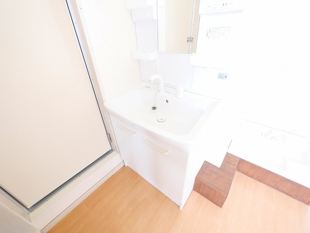 ドミール学園前の洗面所|朝の身支度には欠かせない独立洗面化粧台