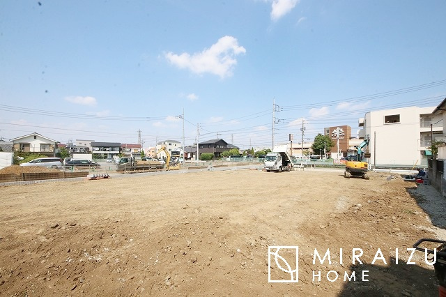 【前面道路含む現地写真】 | 陽の光をたっぷりと浴びながら気持ち良く生活が出来ます。夢のマイホーム、夢ではなく実現出来ます！見学・ご相談等、お気軽にご連絡下さい。