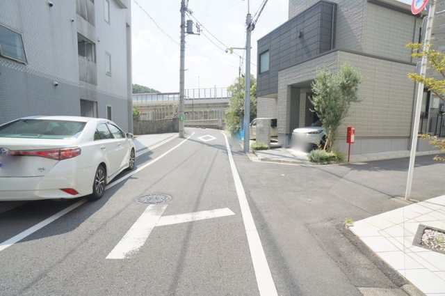 代々木３　土地の前面道路含む現地写真|東側　公道　幅員約5.4m