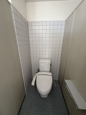 佐鳴台3丁目貸店舗事務所のトイレ