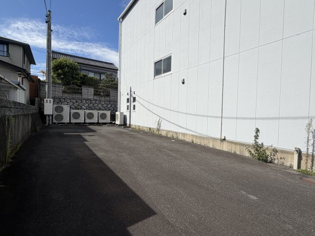 佐鳴台3丁目貸店舗事務所の駐車場