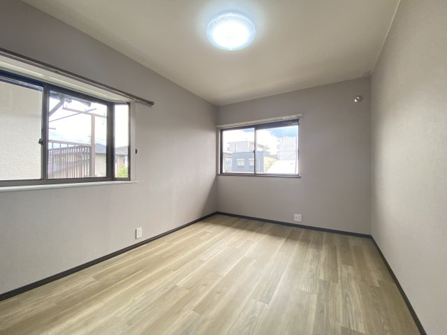 【洋室】 | 東区長嶺西1丁目