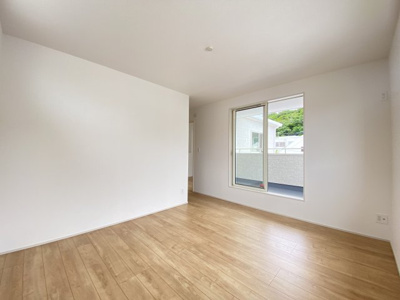 【洋室】 | 南城市玉城糸数3期（全4棟）2号棟 | 2号棟　洋室7.75帖＋WIC付き♪（WIC×2部屋）