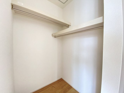 【収納】 | 南城市玉城糸数3期（全4棟）2号棟 | 2号棟　洋室7.75帖＋WIC付き♪（WIC×2部屋）
