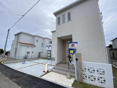 【外観】 | 南城市玉城糸数3期（全4棟）2号棟 | 2号棟　並列駐車3台可♪