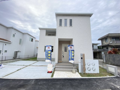 【外観】 | 南城市玉城糸数3期（全4棟）2号棟 | 2号棟　並列駐車3台可♪