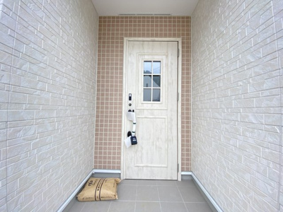 【玄関】 | 南城市玉城糸数3期（全4棟）2号棟 | 2号棟　スマートキー付き♪