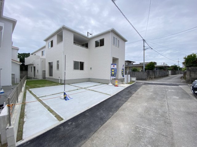 【外観】 | 南城市玉城糸数3期（全4棟）2号棟 | 2号棟　並列駐車3台可♪お庭付き♪