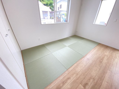 【和室】 | 南城市玉城糸数3期（全4棟）2号棟 | 2号棟　畳コーナー4帖＋収納付き♪