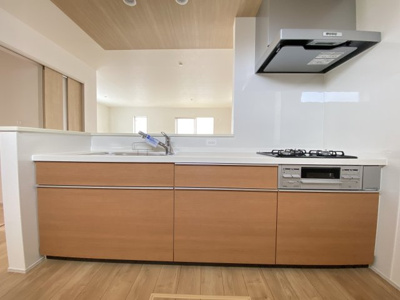 【キッチン】 | 南城市玉城糸数3期（全4棟）2号棟 | 2号棟　使いやすいシステムキッチン♪