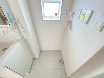 【ランドリースペース】 | 南城市玉城糸数3期（全4棟）2号棟 | 2号棟　洗濯機置き場♪