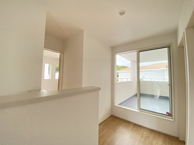 【内装】 | 南城市玉城糸数3期（全4棟）2号棟 | 2号棟　2階ホールからバルコニ―出入り可♪