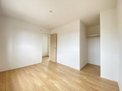 【洋室】 | 南城市玉城糸数3期（全4棟）2号棟 | 2号棟　洋室6帖＋WIC付き♪（WIC×2部屋）