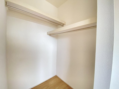 【収納】 | 南城市玉城糸数3期（全4棟）2号棟 | 2号棟　洋室6帖＋WIC付き♪（WIC×2部屋）