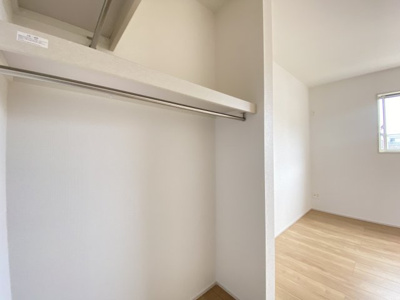 【収納】 | 南城市玉城糸数3期（全4棟）2号棟 | 2号棟　洋室6帖＋WIC付き♪（WIC×2部屋）