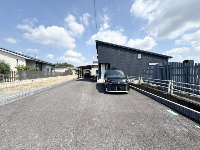 築浅の豪華な注文住宅♪おしゃれな平屋　上三川の駐車場|駐車場です
