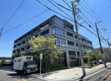 【外観】 | ピアース杉並方南町レジデンス | 鉄筋コンクリート造のがっちりとした建物。