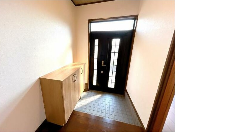 八代市古閑下町中古戸建の玄関