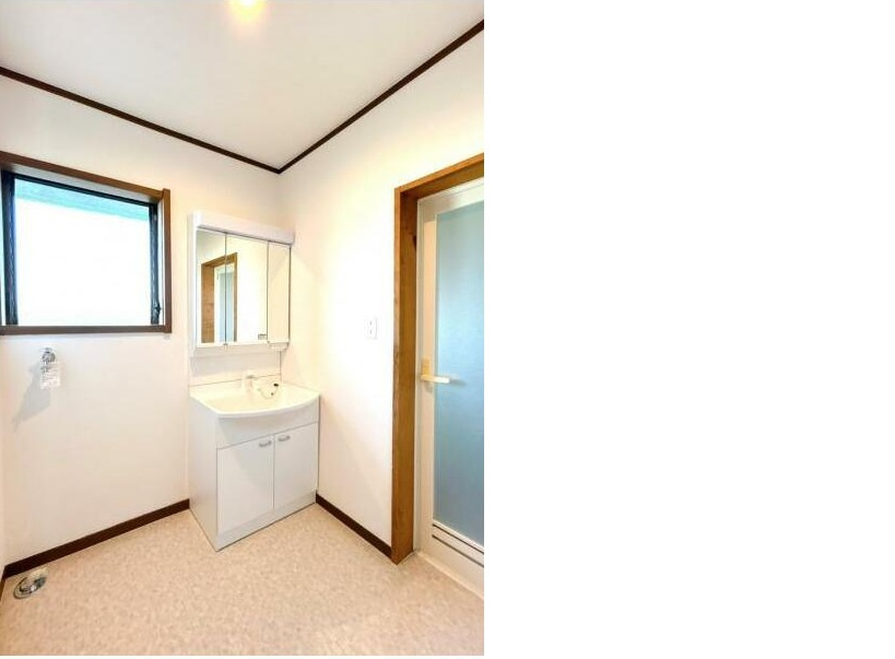 八代市古閑下町中古戸建の独立洗面台