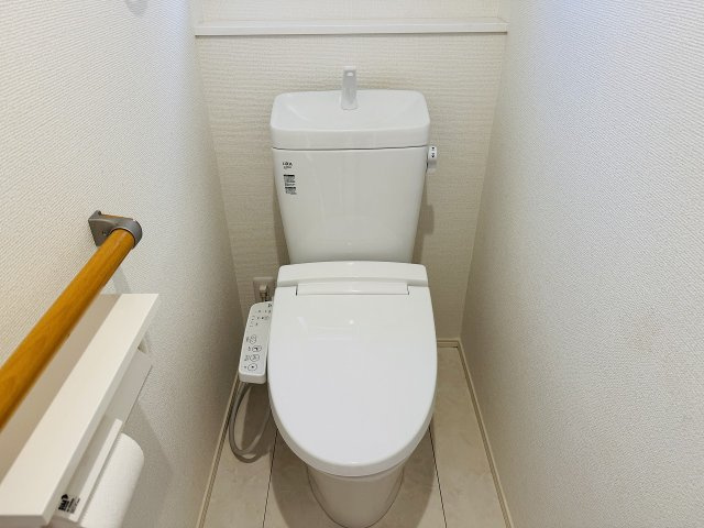 八王子市　石川町　中古戸建てのトイレ|～暖房温水洗浄機能付きトイレ　冬場は特に嬉しい機能ですね～