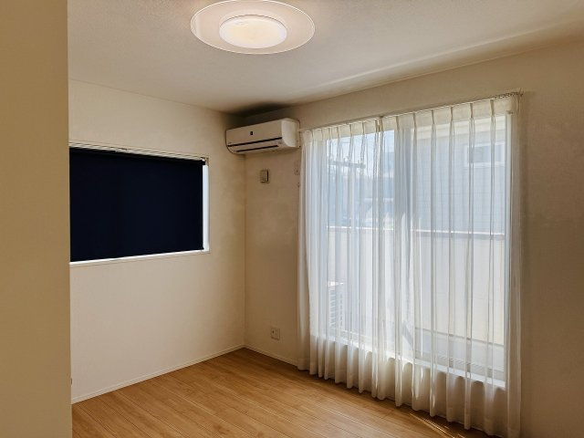 八王子市　石川町　中古戸建ての寝室|～2階南バルコニーに面している主寝室～